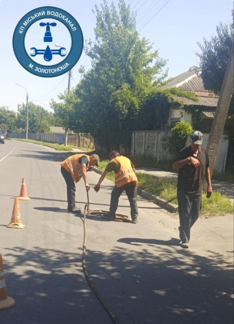 Пробивка каналізації на Черкаській, 85 завершена